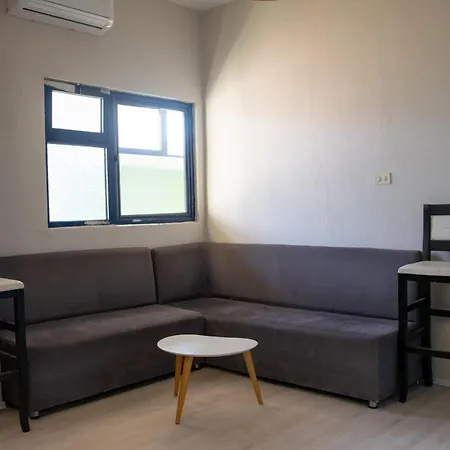 D1 Hostel Τίρανα